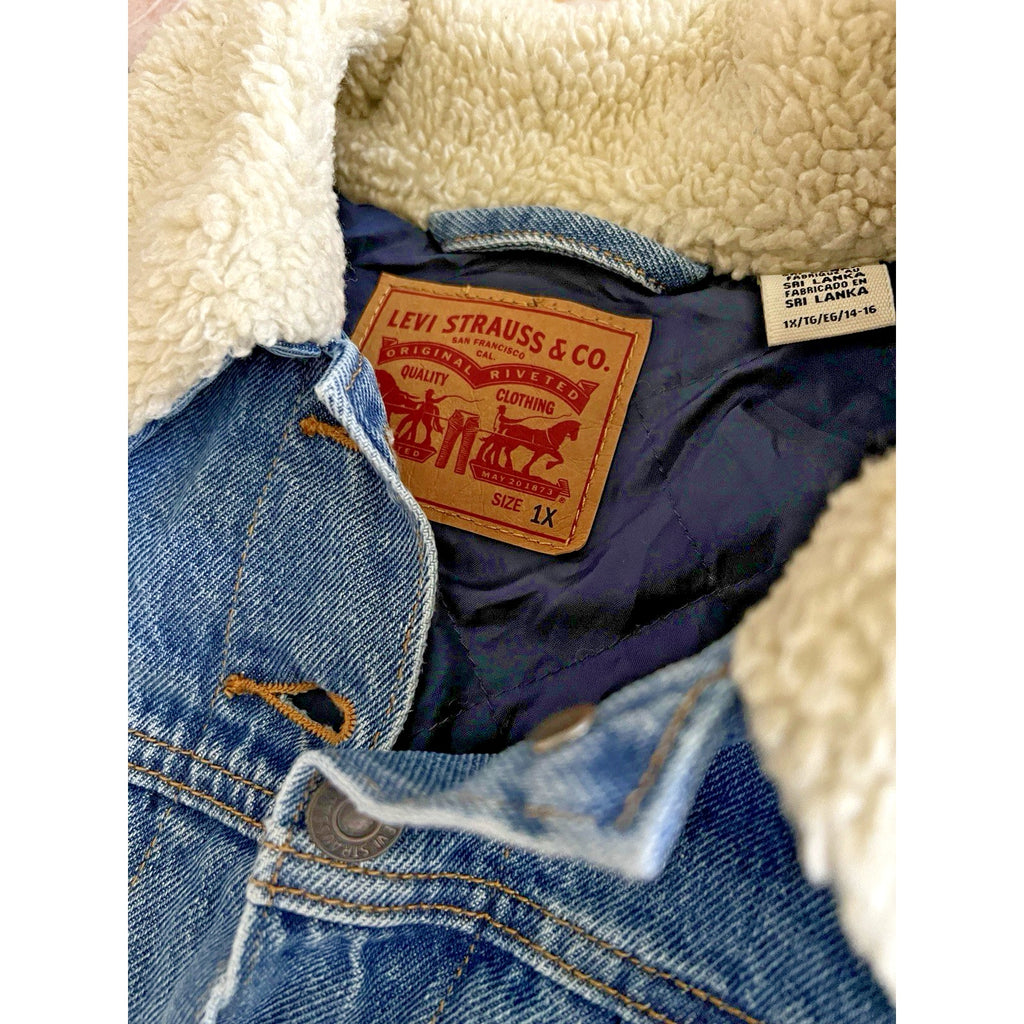 Levi's Premium Trucker Jacket Women’s 1X Blue Denim Sherpa Lined Faux Fur Warm
