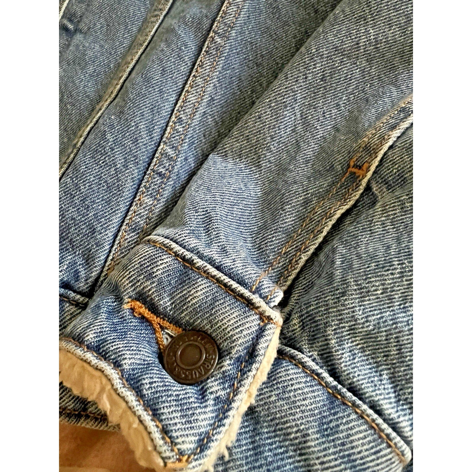 Levi's Premium Trucker Jacket Women’s 1X Blue Denim Sherpa Lined Faux Fur Warm