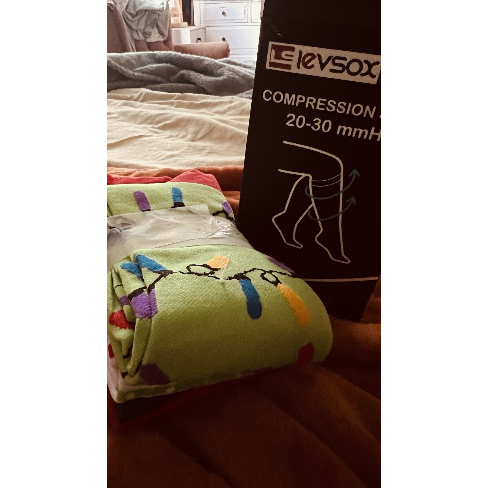 LEVSOX Compression Socks Women and Men, 20-30mmHg, Medium 4 Pairs Christmas