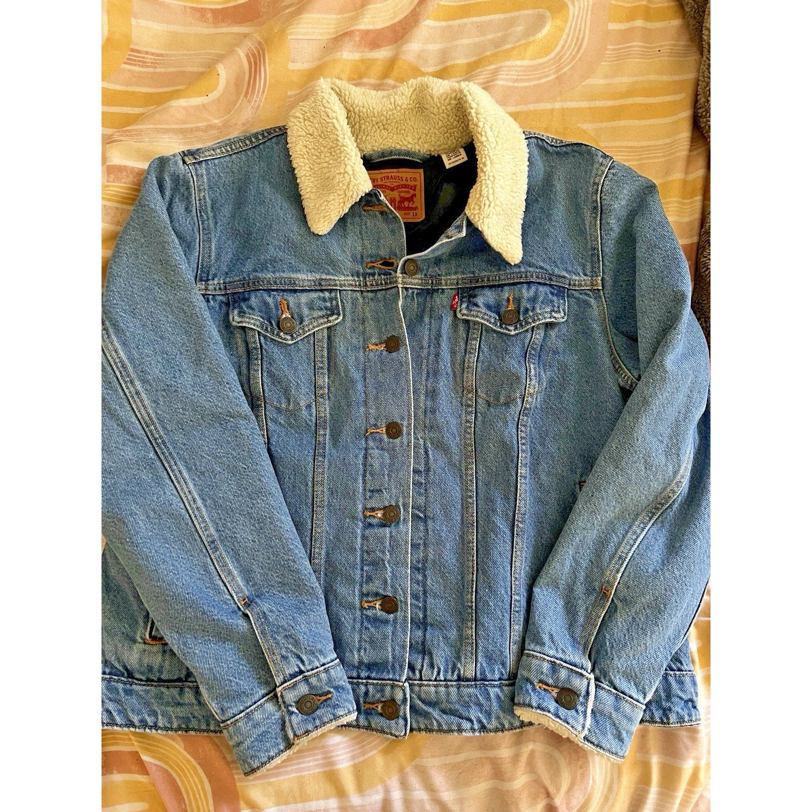 Levi's Premium Trucker Jacket Women’s 1X Blue Denim Sherpa Lined Faux Fur Warm